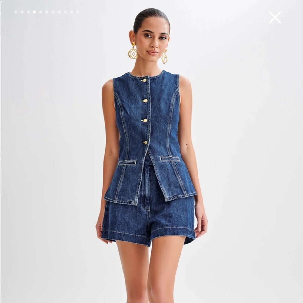 NWT TOP - Meshki Abel Denim Button Up Top - Size Medium